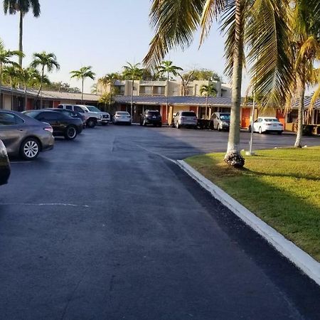 Deluxe Inn Motel - Homestead Bagian luar foto