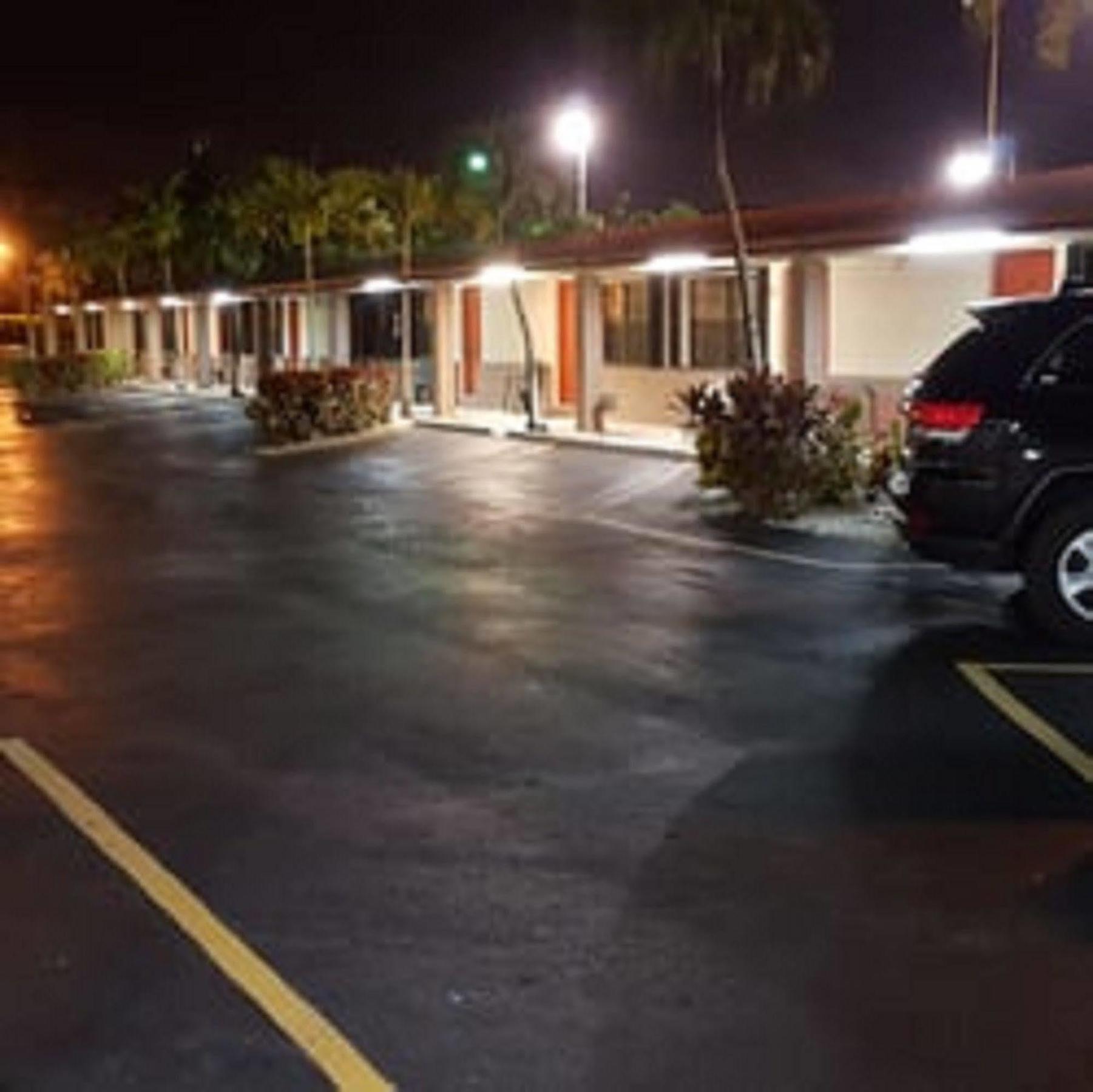 Deluxe Inn Motel - Homestead Bagian luar foto