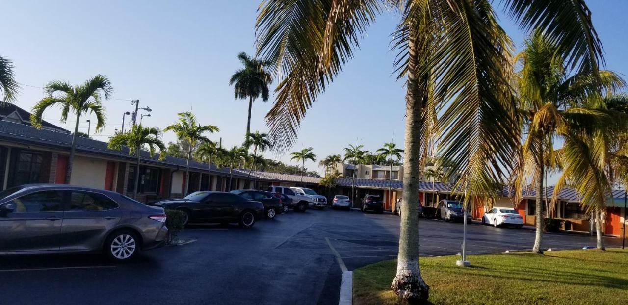 Deluxe Inn Motel - Homestead Bagian luar foto